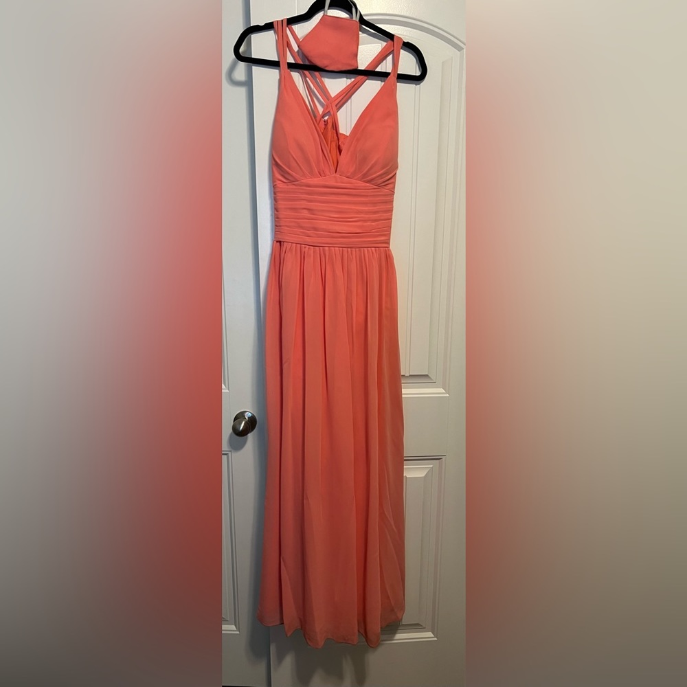 ColorsBridesmaid “ColsBM Veronica”
Size 16 to a size 12/14
Color Coral